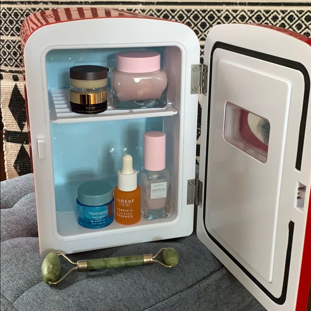 Mini fridge